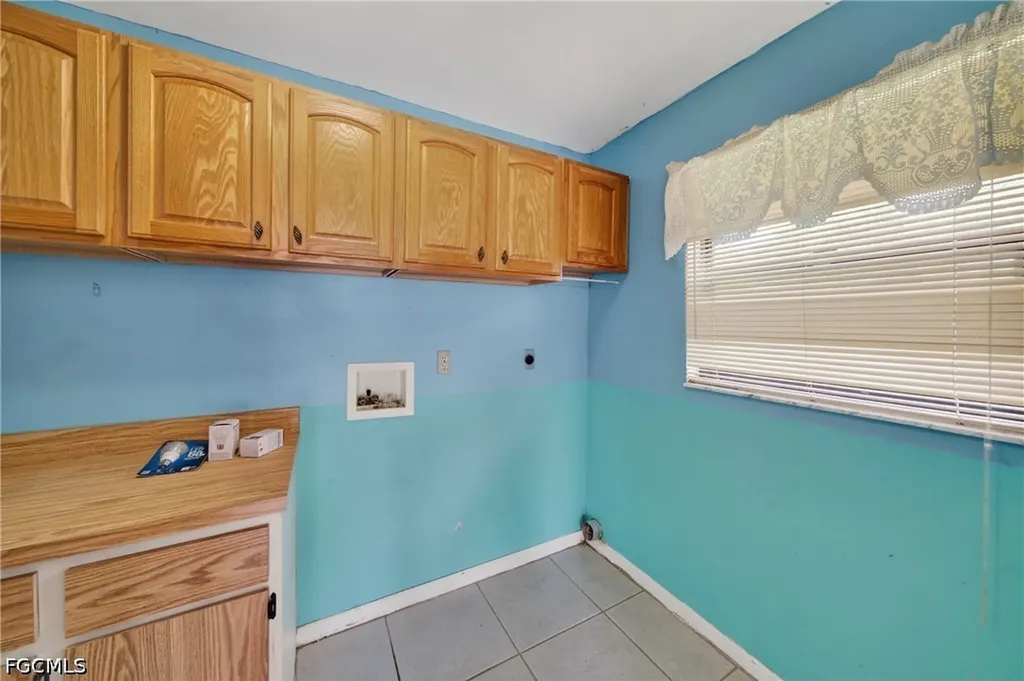 2233 SW 4th Street Cape Coral FL 33991