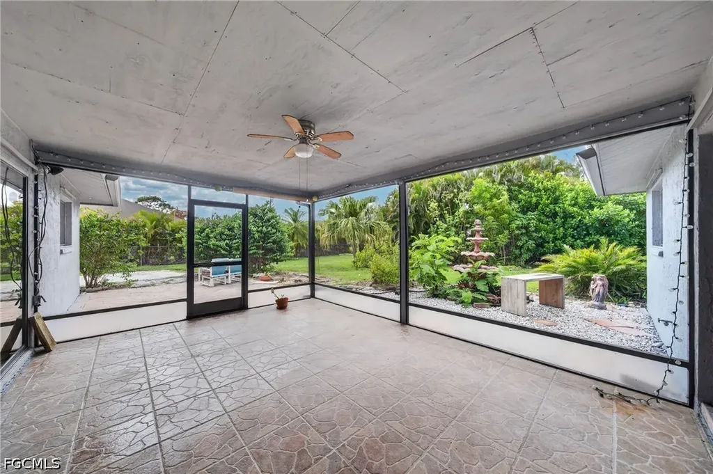 2233 SW 4th Street Cape Coral FL 33991