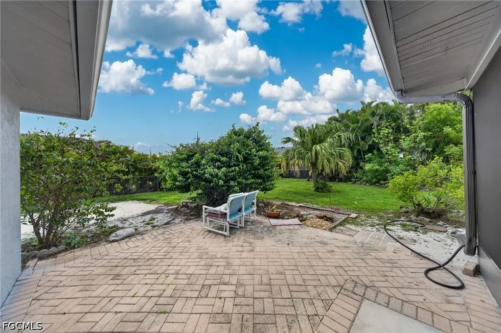 2233 SW 4th Street Cape Coral FL 33991
