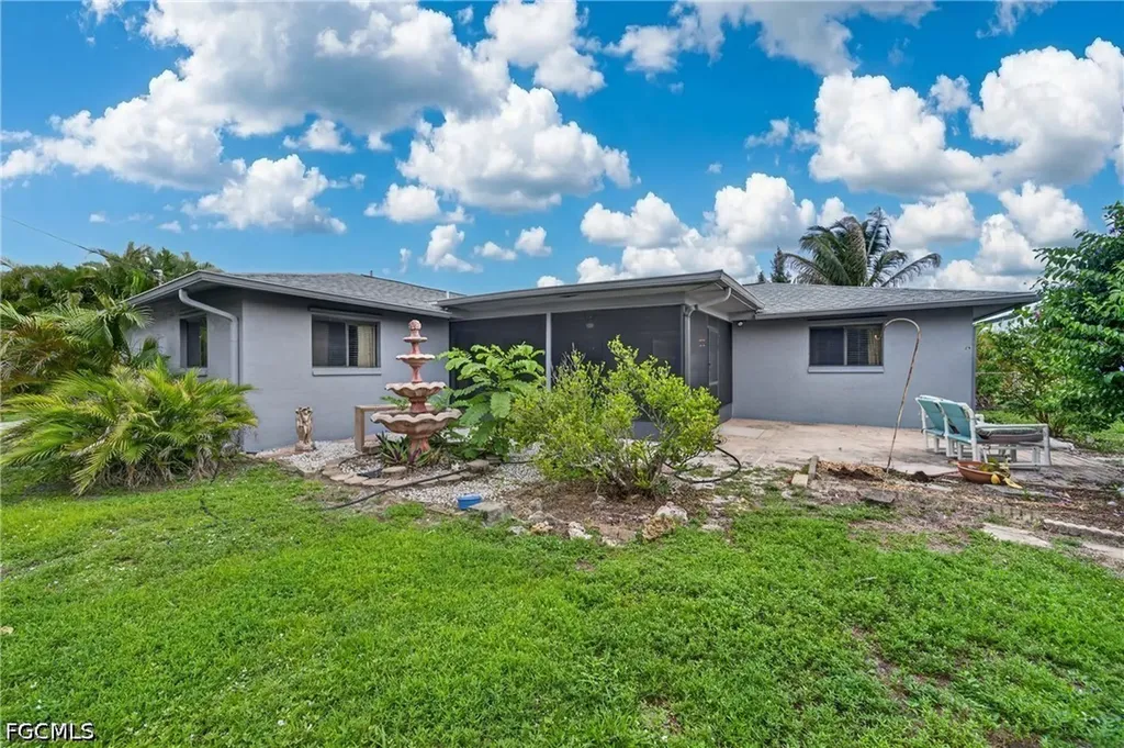 2233 SW 4th Street Cape Coral FL 33991