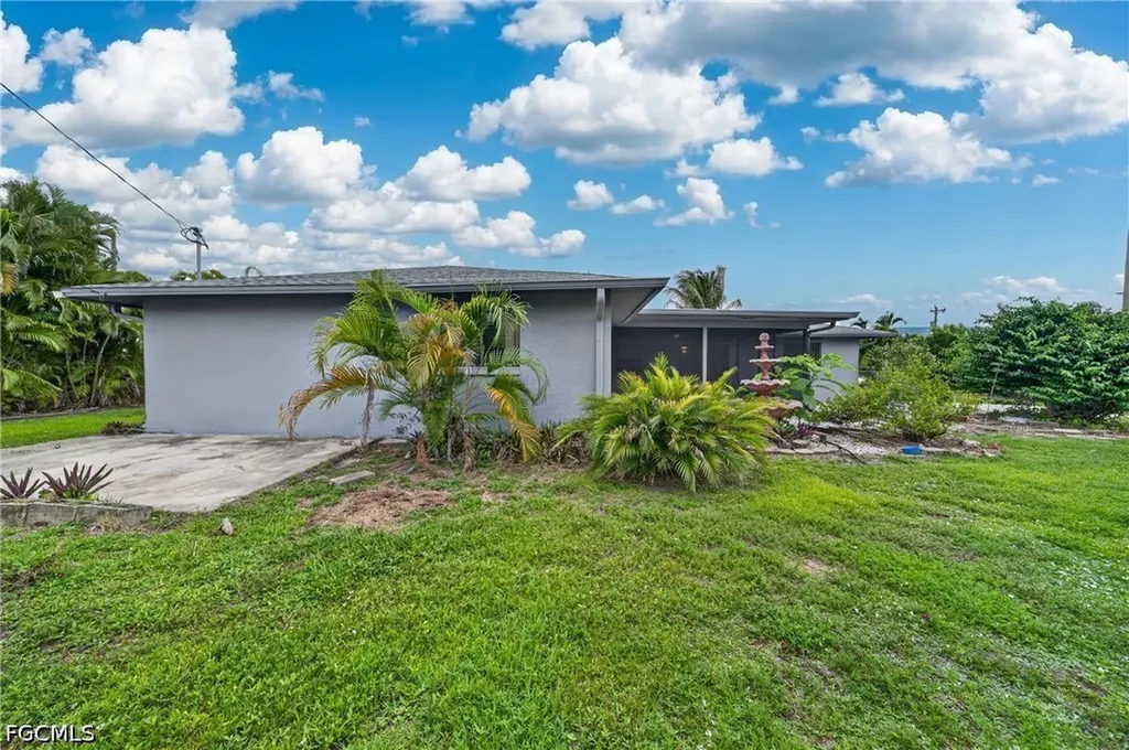 2233 SW 4th Street Cape Coral FL 33991