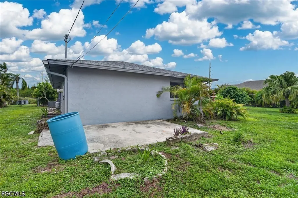 2233 SW 4th Street Cape Coral FL 33991