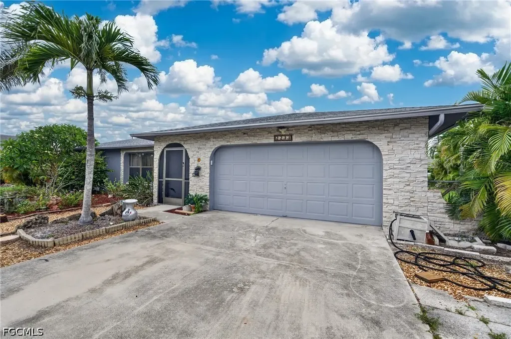 2233 SW 4th Street Cape Coral FL 33991