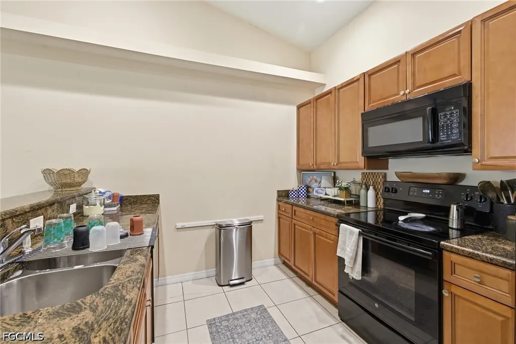 1018-1020 SE 24th Avenue Cape Coral FL 33990