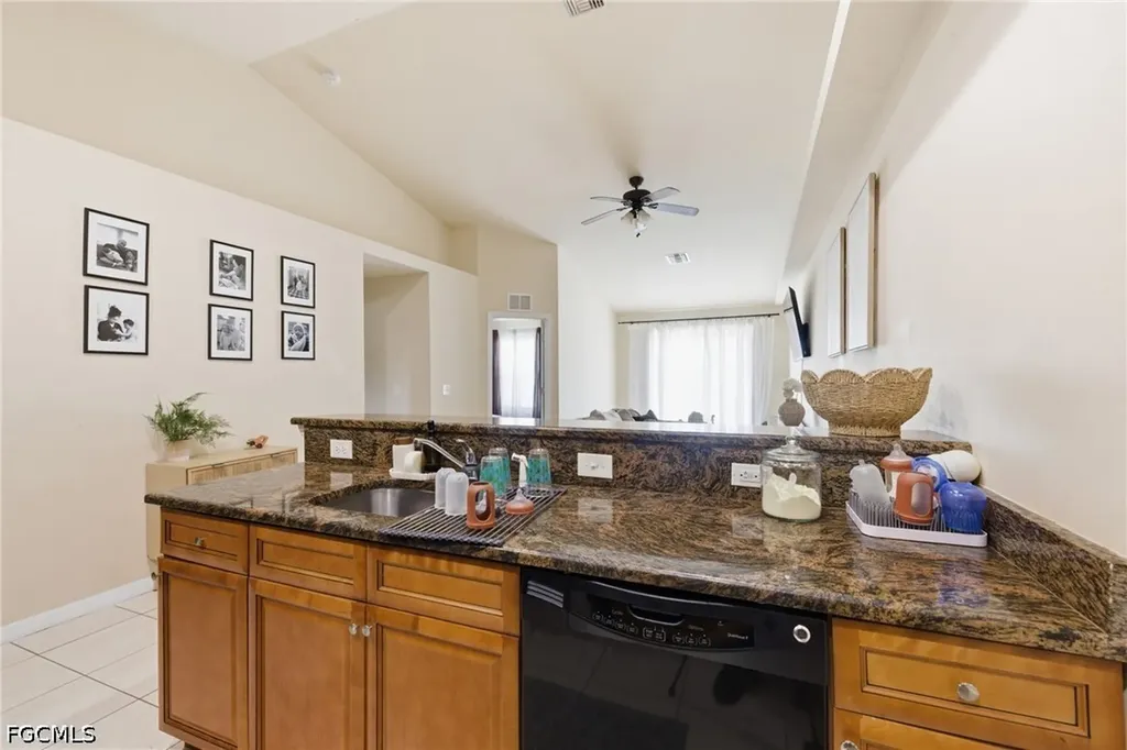 1018-1020 SE 24th Avenue Cape Coral FL 33990