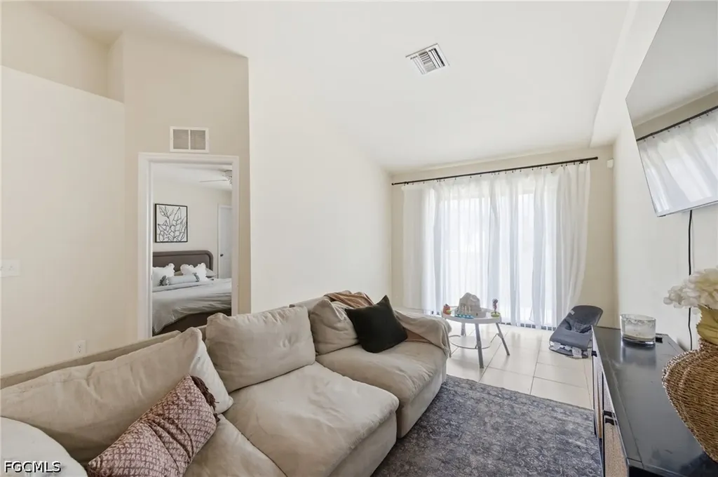 1018-1020 SE 24th Avenue Cape Coral FL 33990