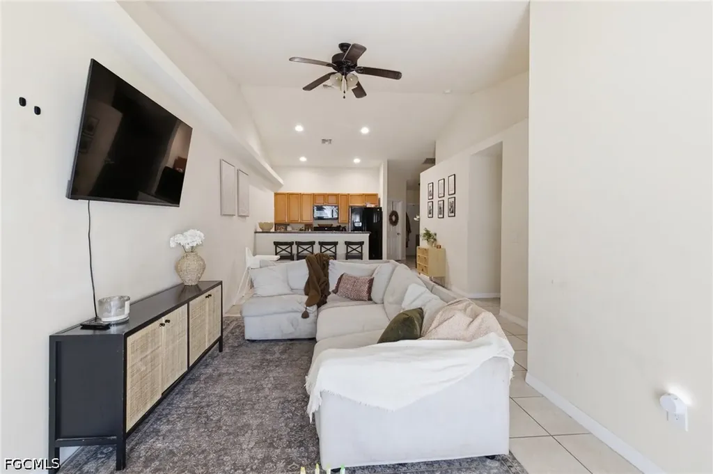 1018-1020 SE 24th Avenue Cape Coral FL 33990