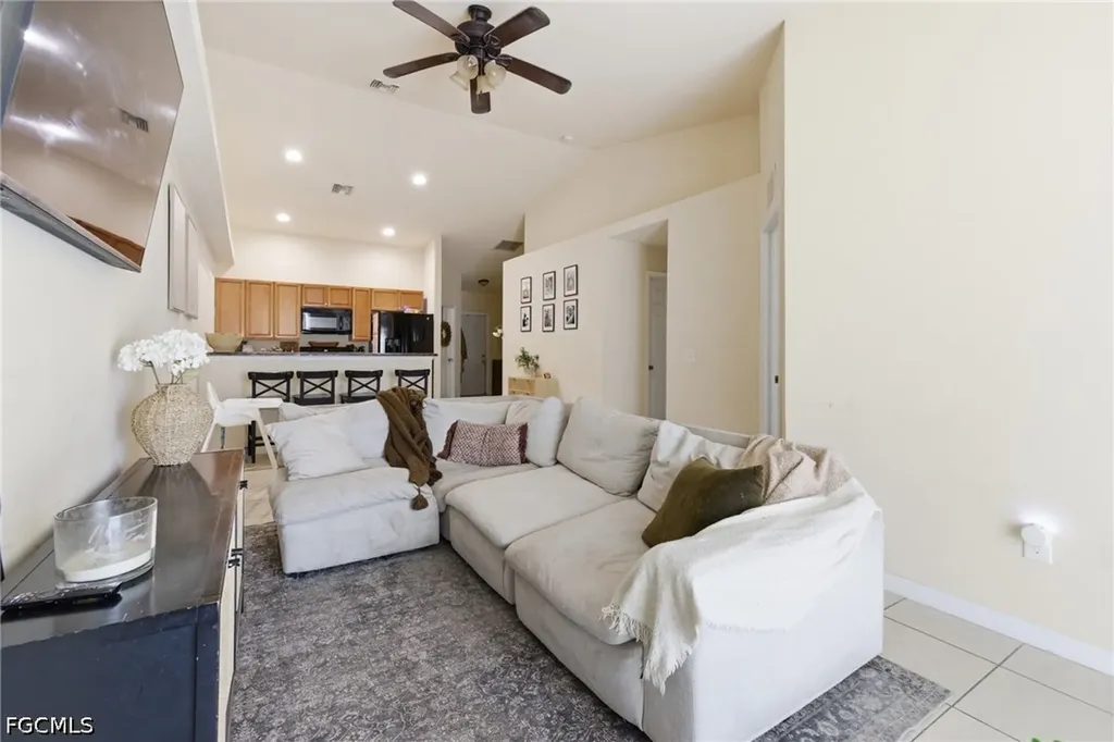 1018-1020 SE 24th Avenue Cape Coral FL 33990