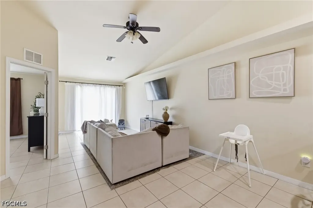 1018-1020 SE 24th Avenue Cape Coral FL 33990