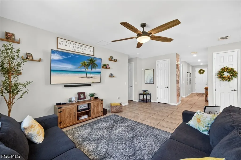 3721 E Hampton Circle Alva FL 33920