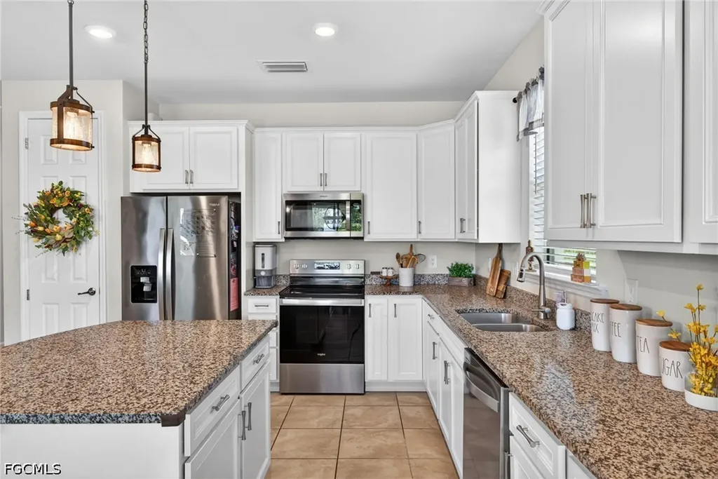 3721 E Hampton Circle Alva FL 33920