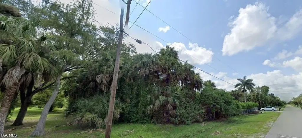 190 19th Street NW Naples FL 34120
