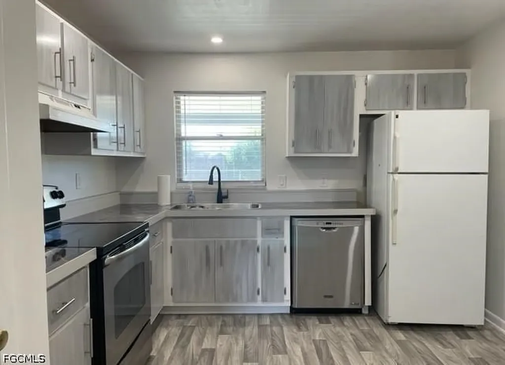 1406 SE 23rd Terrace Cape Coral FL 33990