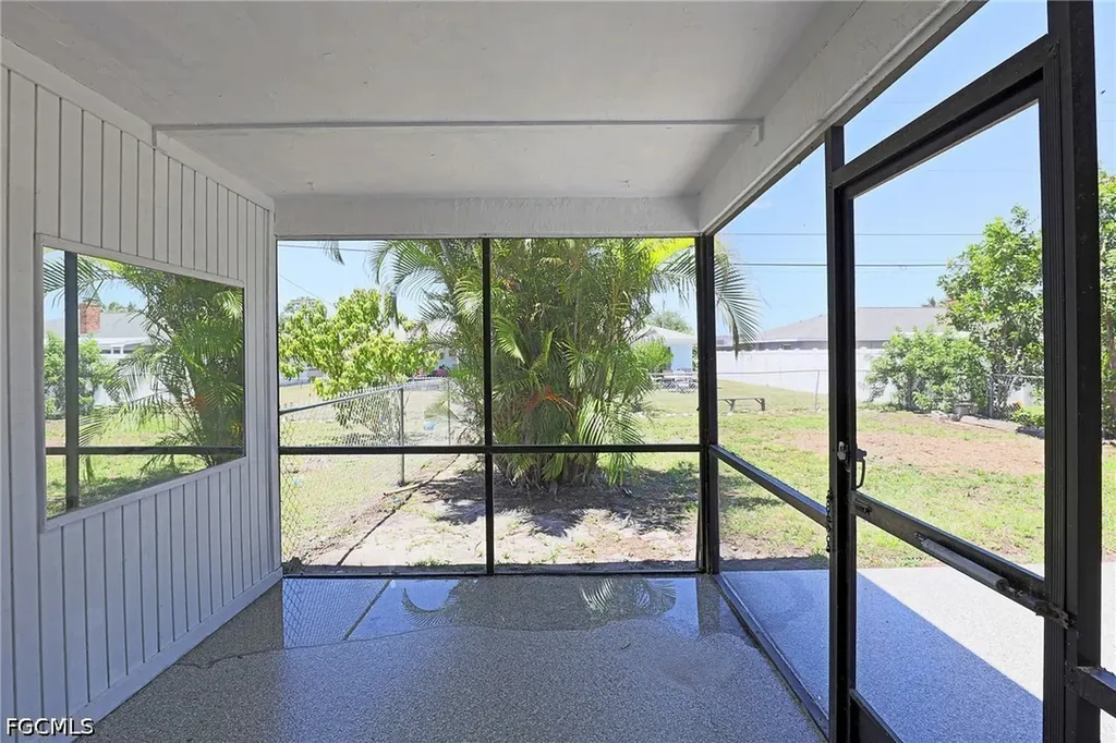 3818 SW 7th Place Cape Coral FL 33914
