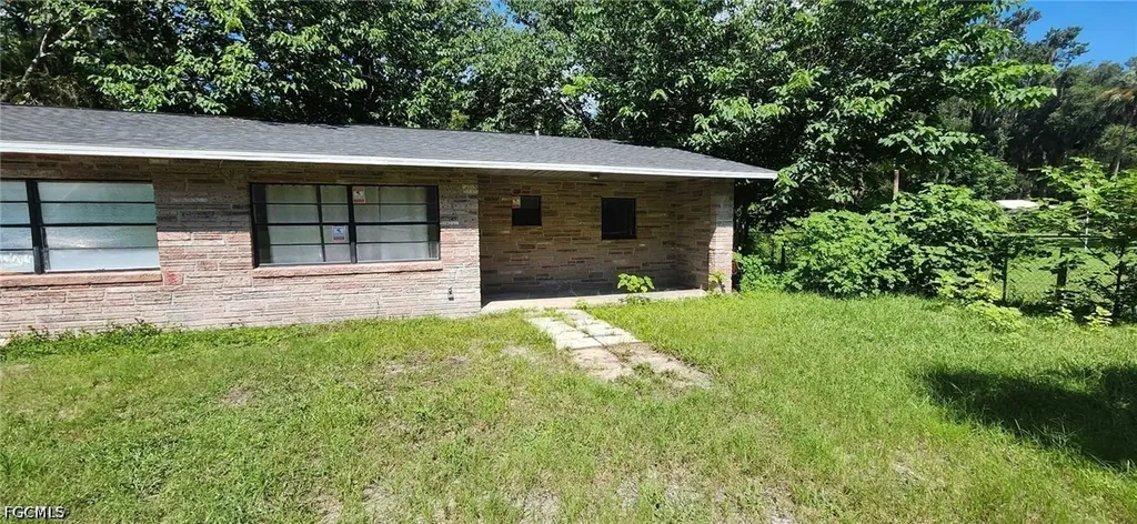 2558 N County 470 Lake Panasoffkee FL 33538