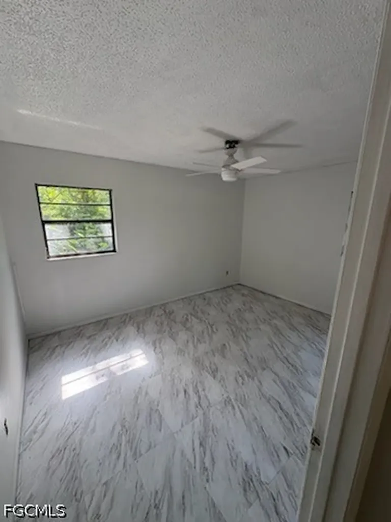 2558 N County 470 Lake Panasoffkee FL 33538