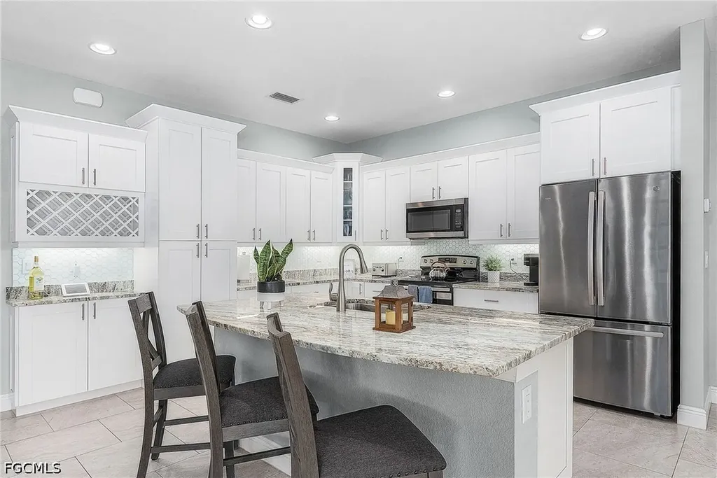 1702 SE 1st Terrace Cape Coral FL 33990