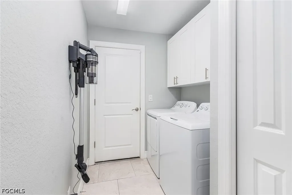 1702 SE 1st Terrace Cape Coral FL 33990