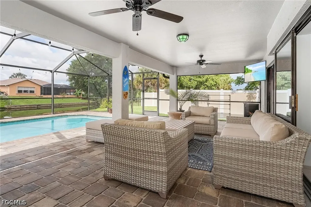 1702 SE 1st Terrace Cape Coral FL 33990