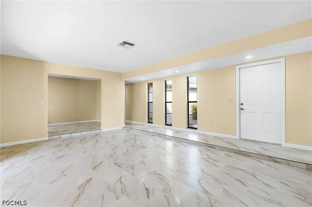920 SE 21st Street Cape Coral FL 33990