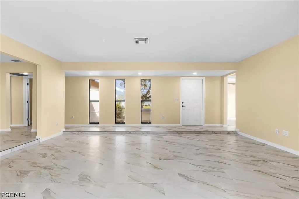 920 SE 21st Street Cape Coral FL 33990