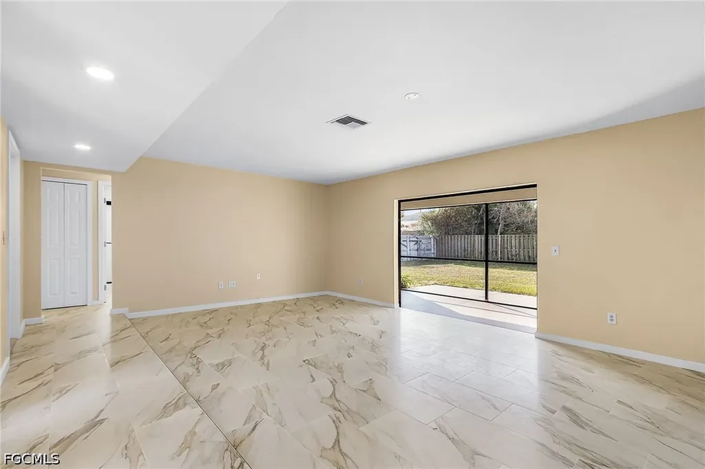 920 SE 21st Street Cape Coral FL 33990