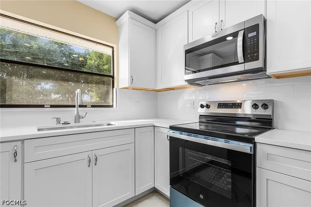 920 SE 21st Street Cape Coral FL 33990
