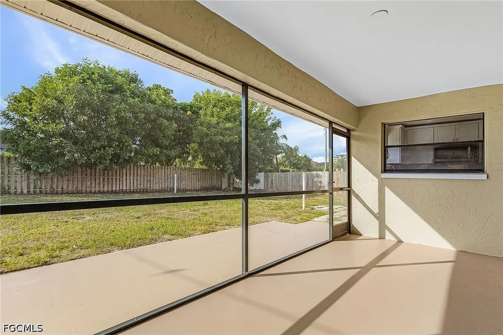 920 SE 21st Street Cape Coral FL 33990