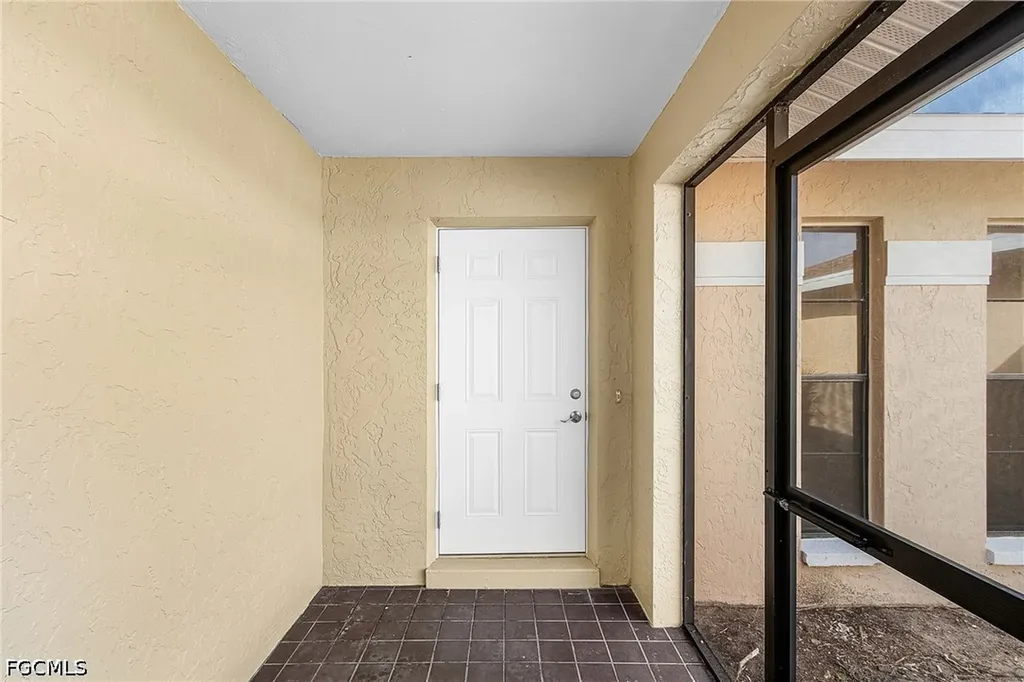 920 SE 21st Street Cape Coral FL 33990