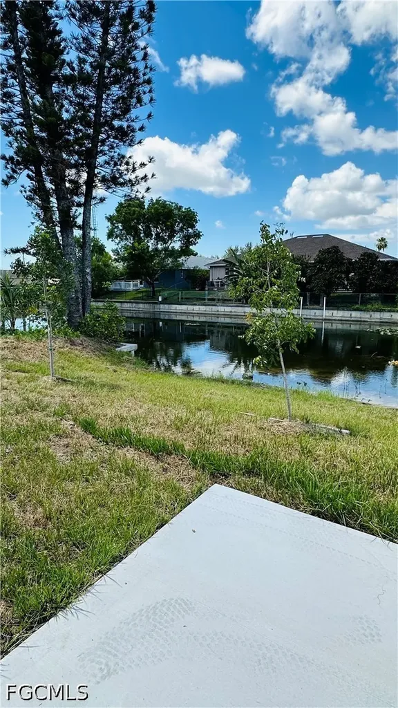 607 SE 7th Street Cape Coral FL 33990