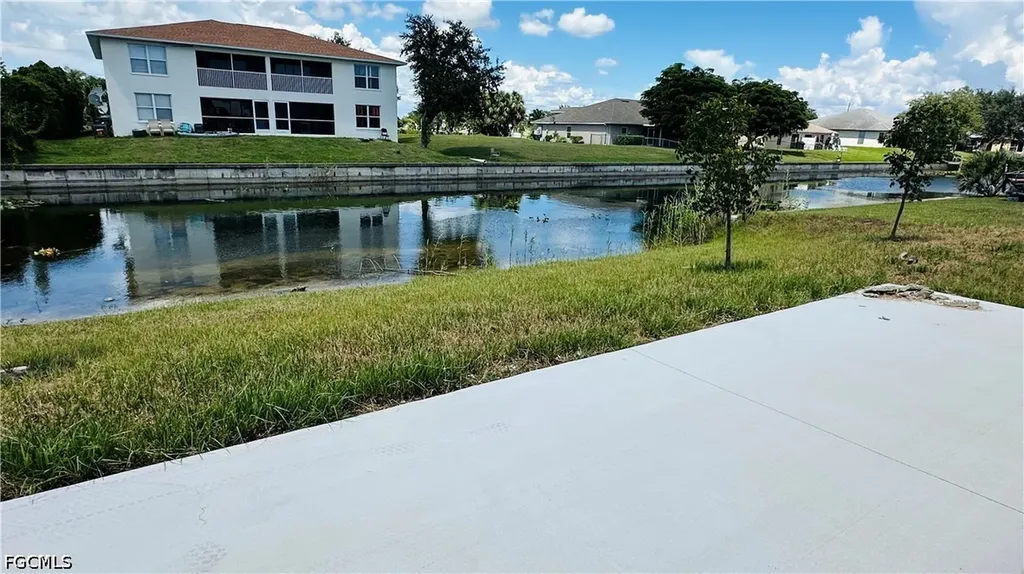 607 SE 7th Street Cape Coral FL 33990