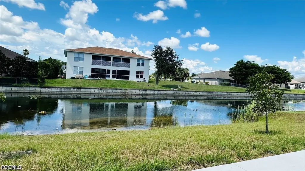 607 SE 7th Street Cape Coral FL 33990