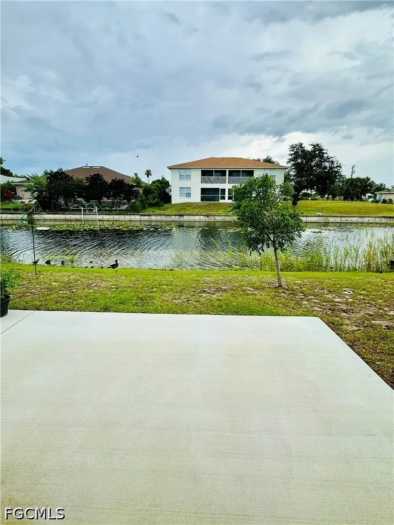 607 SE 7th Street Cape Coral FL 33990