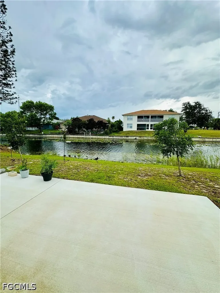 607 SE 7th Street Cape Coral FL 33990