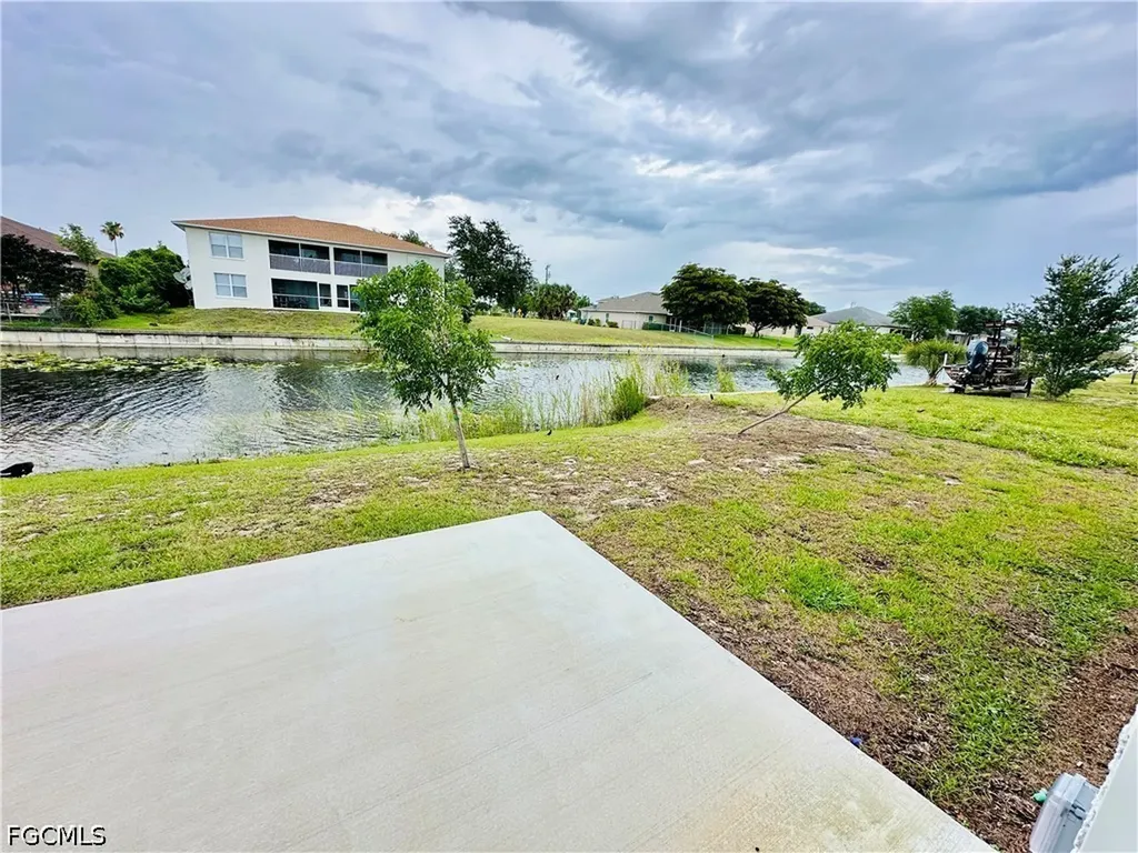 607 SE 7th Street Cape Coral FL 33990