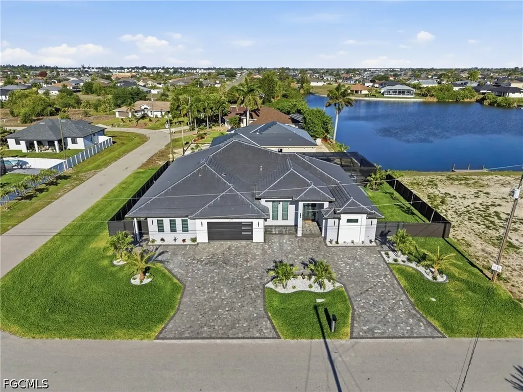 120 SW 9th Avenue Cape Coral FL 33991