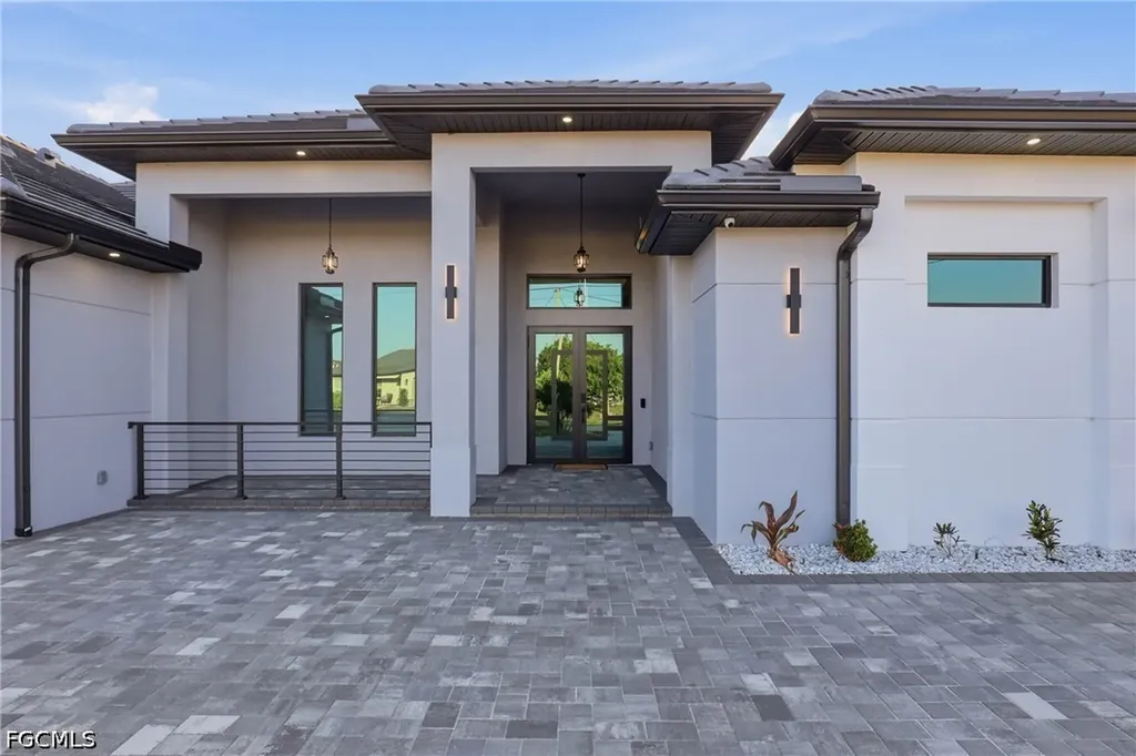 120 SW 9th Avenue Cape Coral FL 33991