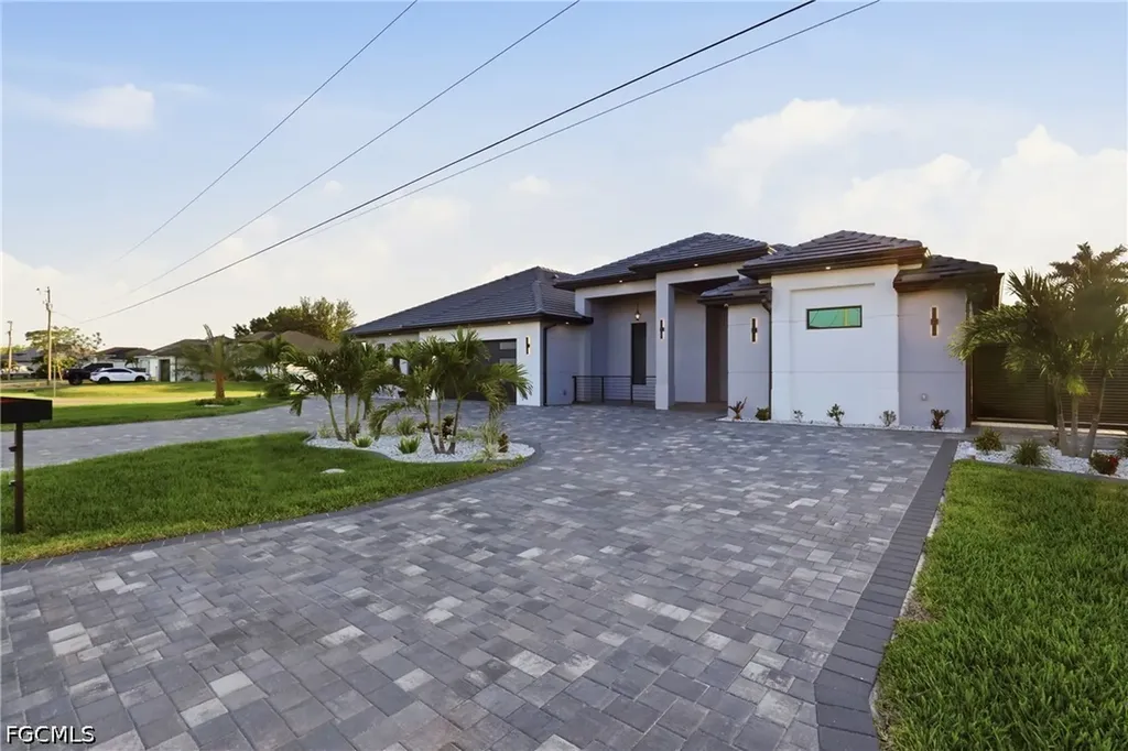 120 SW 9th Avenue Cape Coral FL 33991