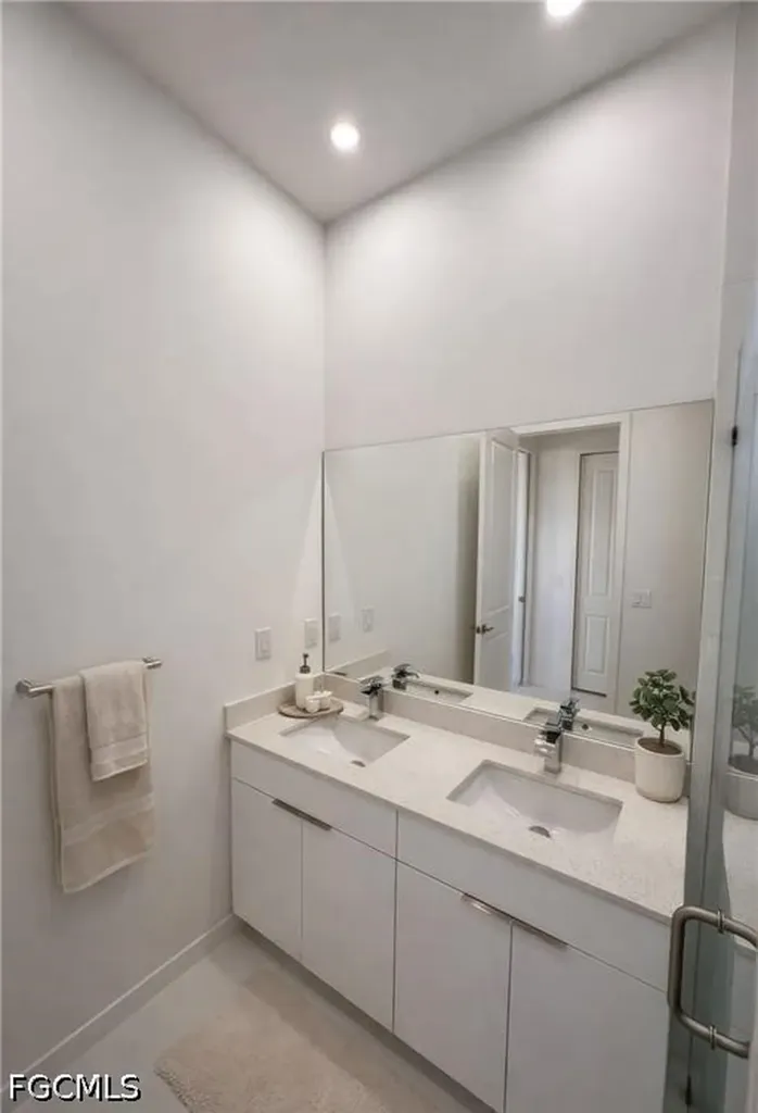 2102 NW 25th Place Cape Coral FL 33993