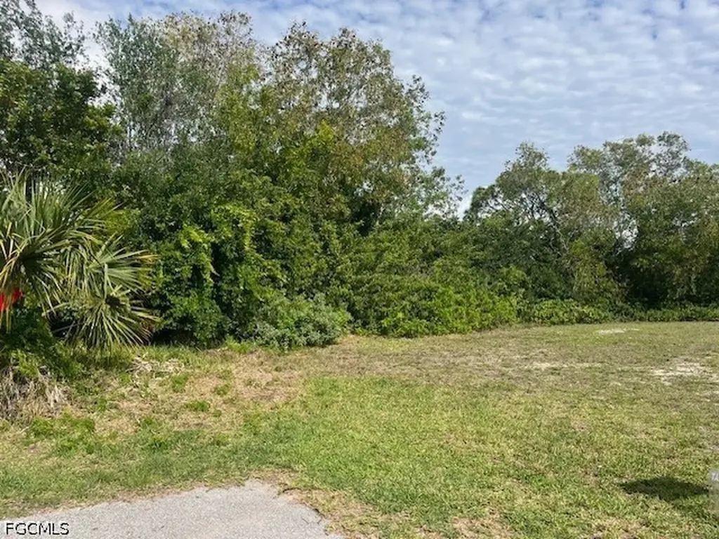 201 SE 2nd Street Cape Coral FL 33990