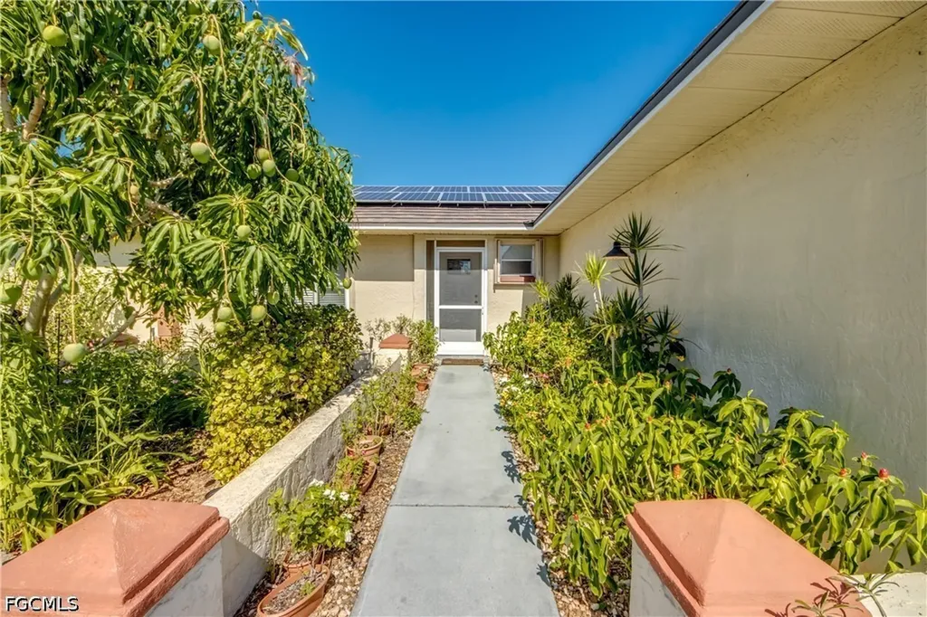 1419 SE 39th Terrace Cape Coral FL 33904