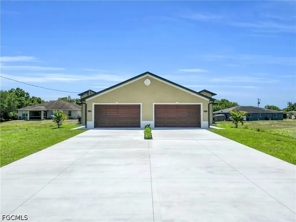 2625/2627 Sunniland Boulevard Lehigh Acres FL 33971
