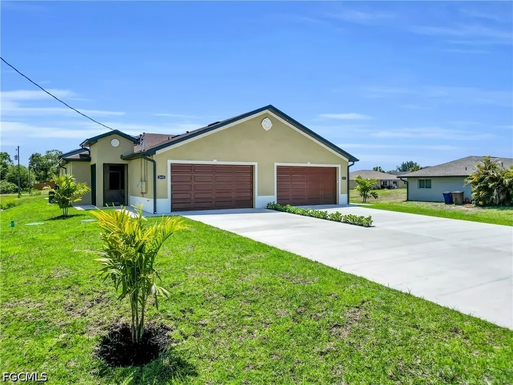 2625/2627 Sunniland Boulevard Lehigh Acres FL 33971