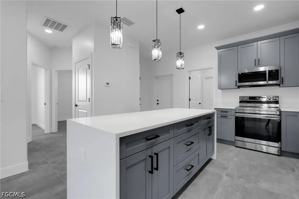 2625/2627 Sunniland Boulevard Lehigh Acres FL 33971