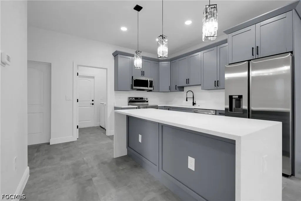 2625/2627 Sunniland Boulevard Lehigh Acres FL 33971