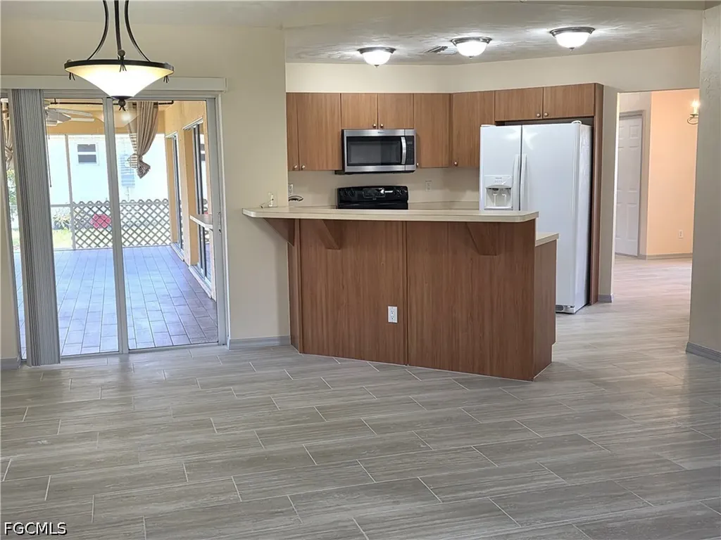 4614 SW 9th Place Cape Coral FL 33914