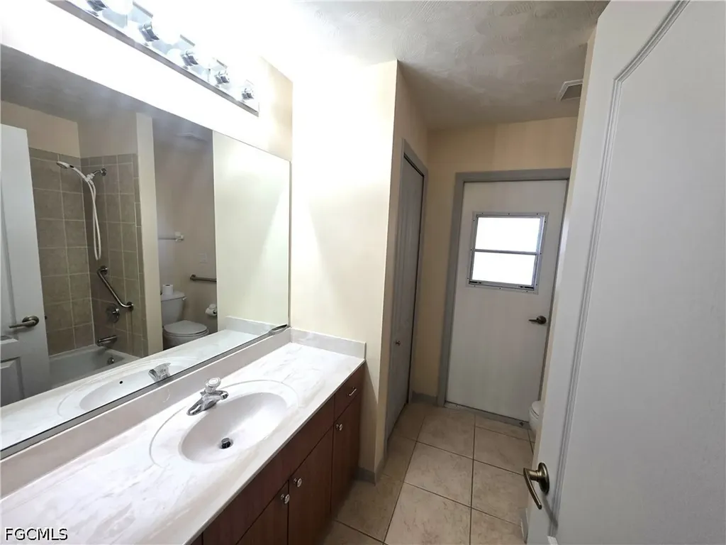 4614 SW 9th Place Cape Coral FL 33914