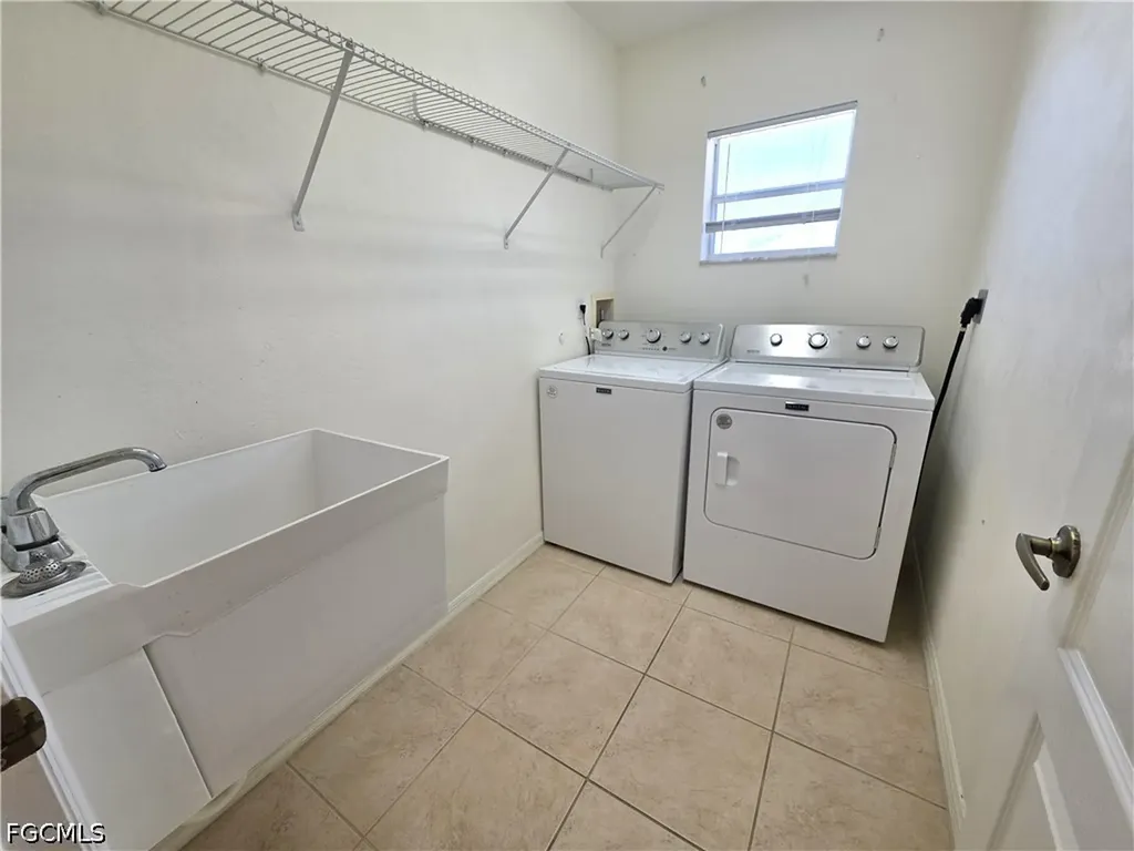 4614 SW 9th Place Cape Coral FL 33914