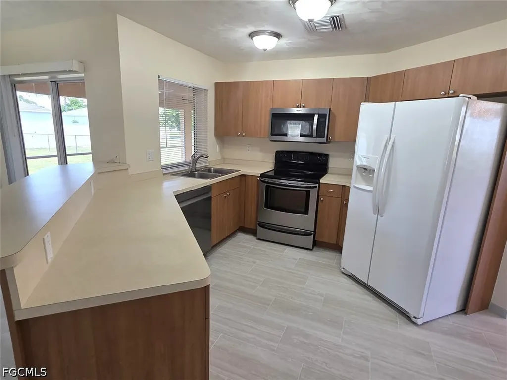4614 SW 9th Place Cape Coral FL 33914