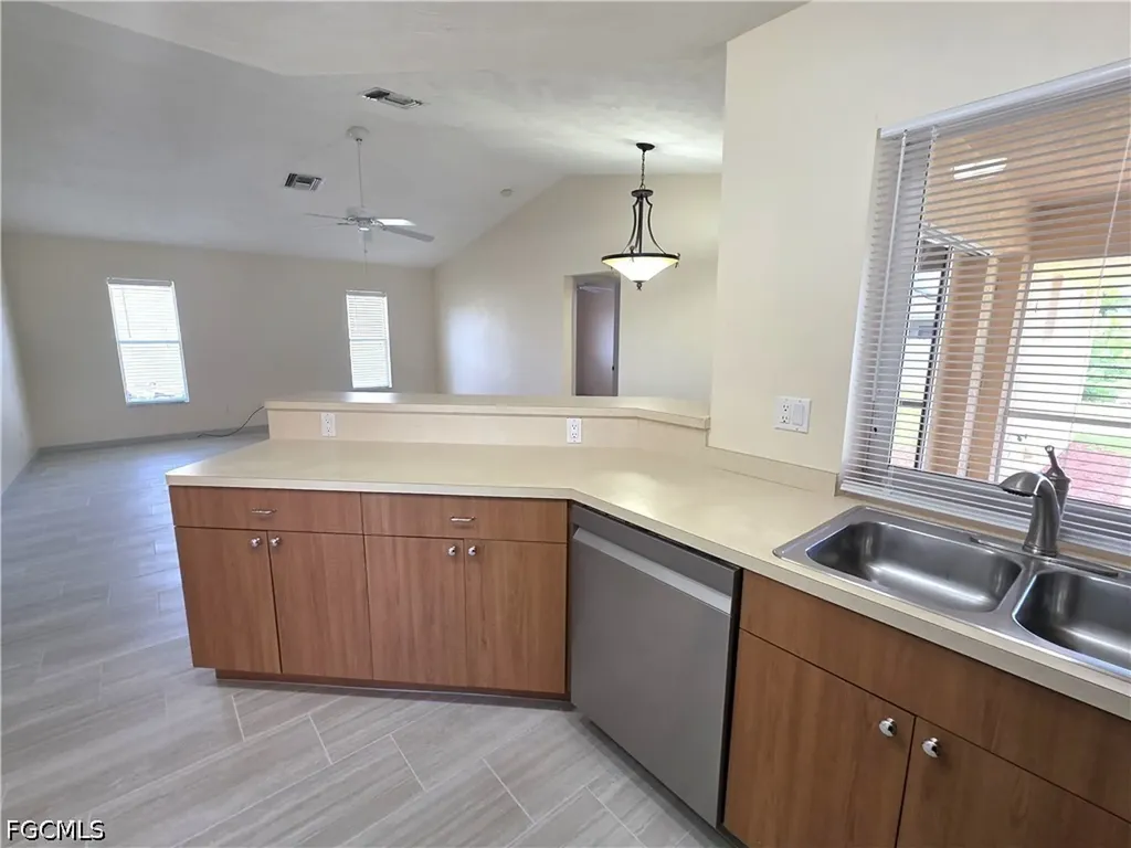 4614 SW 9th Place Cape Coral FL 33914